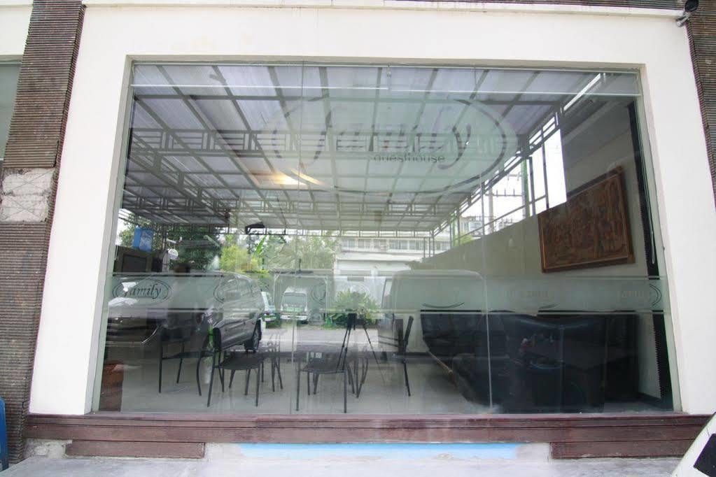 Wisma tamu Family Surabaya
